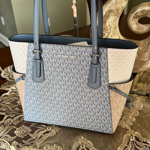 Michael Kors signature logo tote bag - Picture 2 of 12